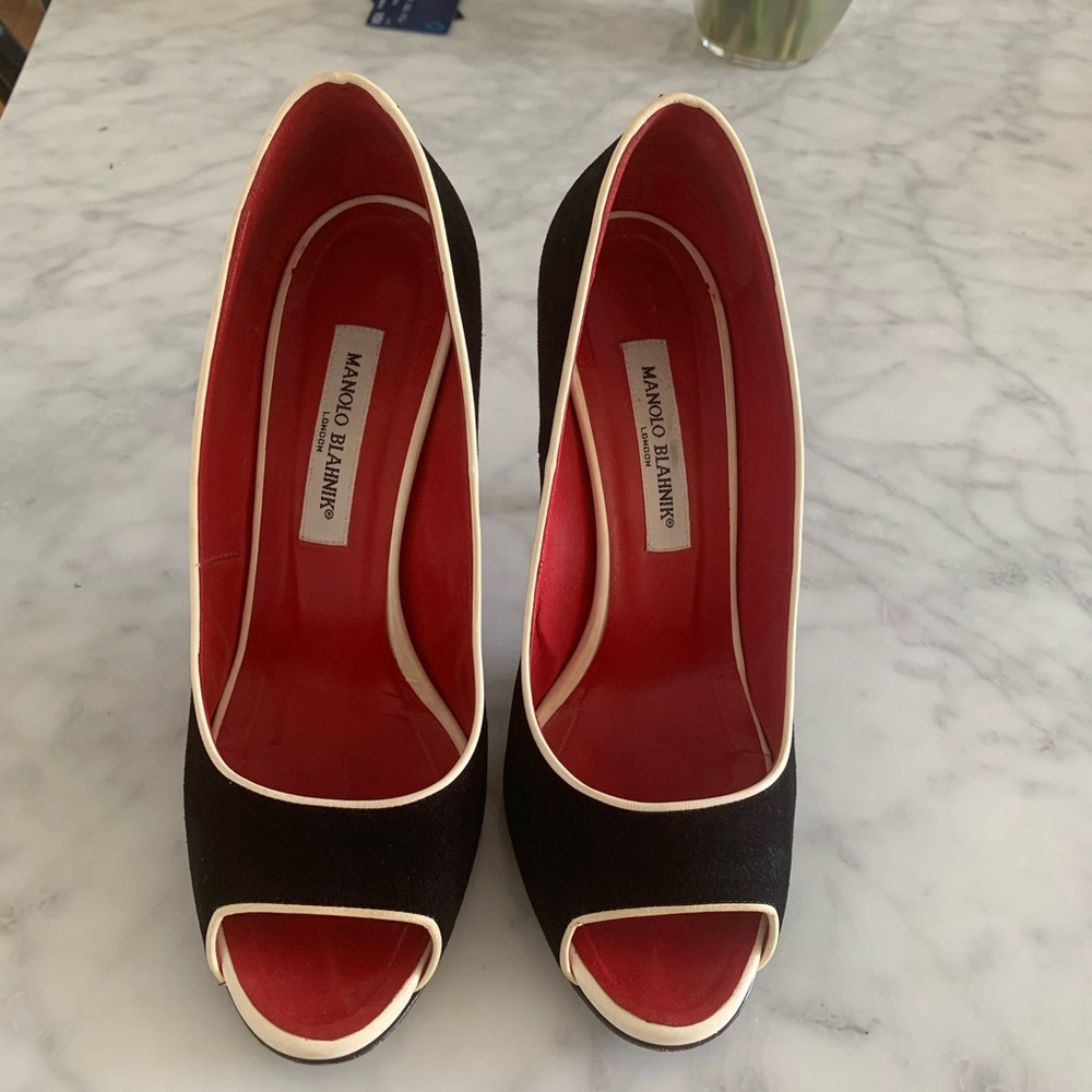 SOLD Manolo blahnik pumps